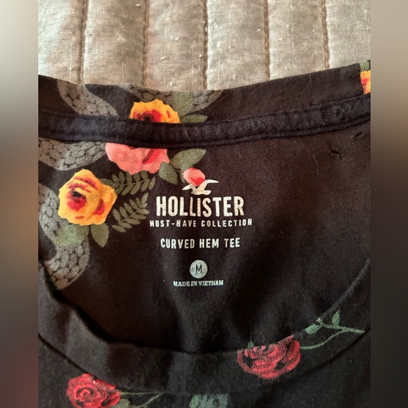 Hollister Curved Hem Tee - Picture 3 of 3